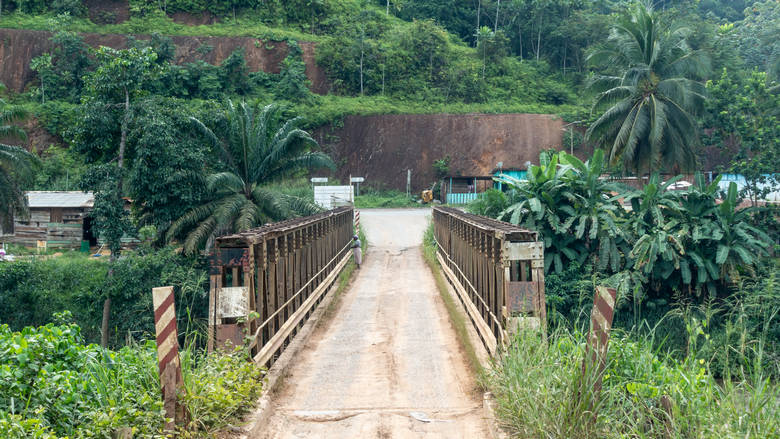 Gabon, Al&egrave;mb&eacute;, 